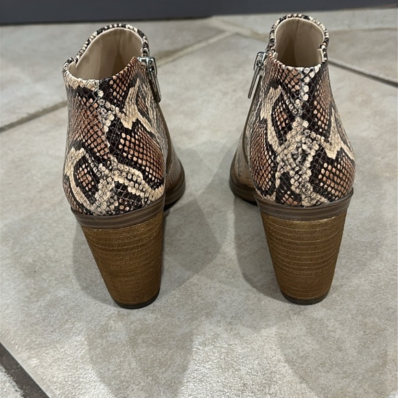 Vince Camuto Geeanne Spiced Sand Snake Bootie Size 7.5 - Picture 5 of 9
